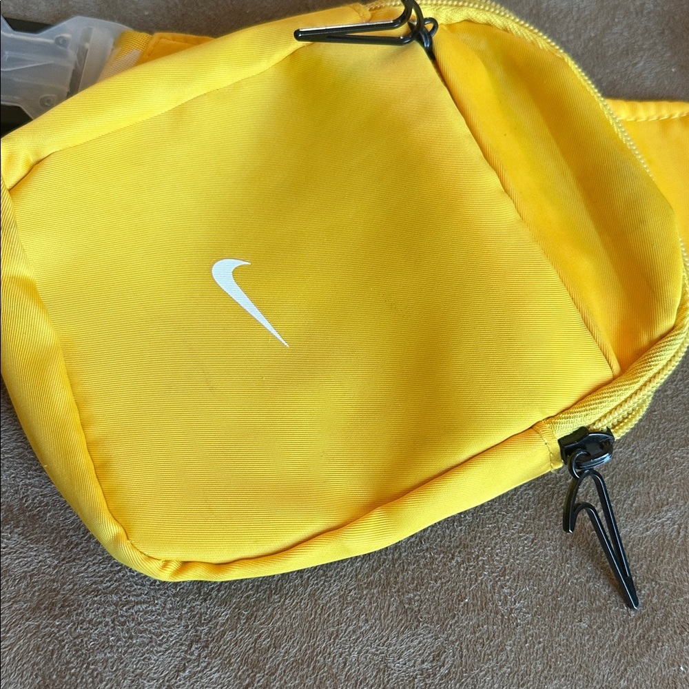 Nike Sportswear Essentials Crossbody Bag, Yellow - Picture 12 of 14